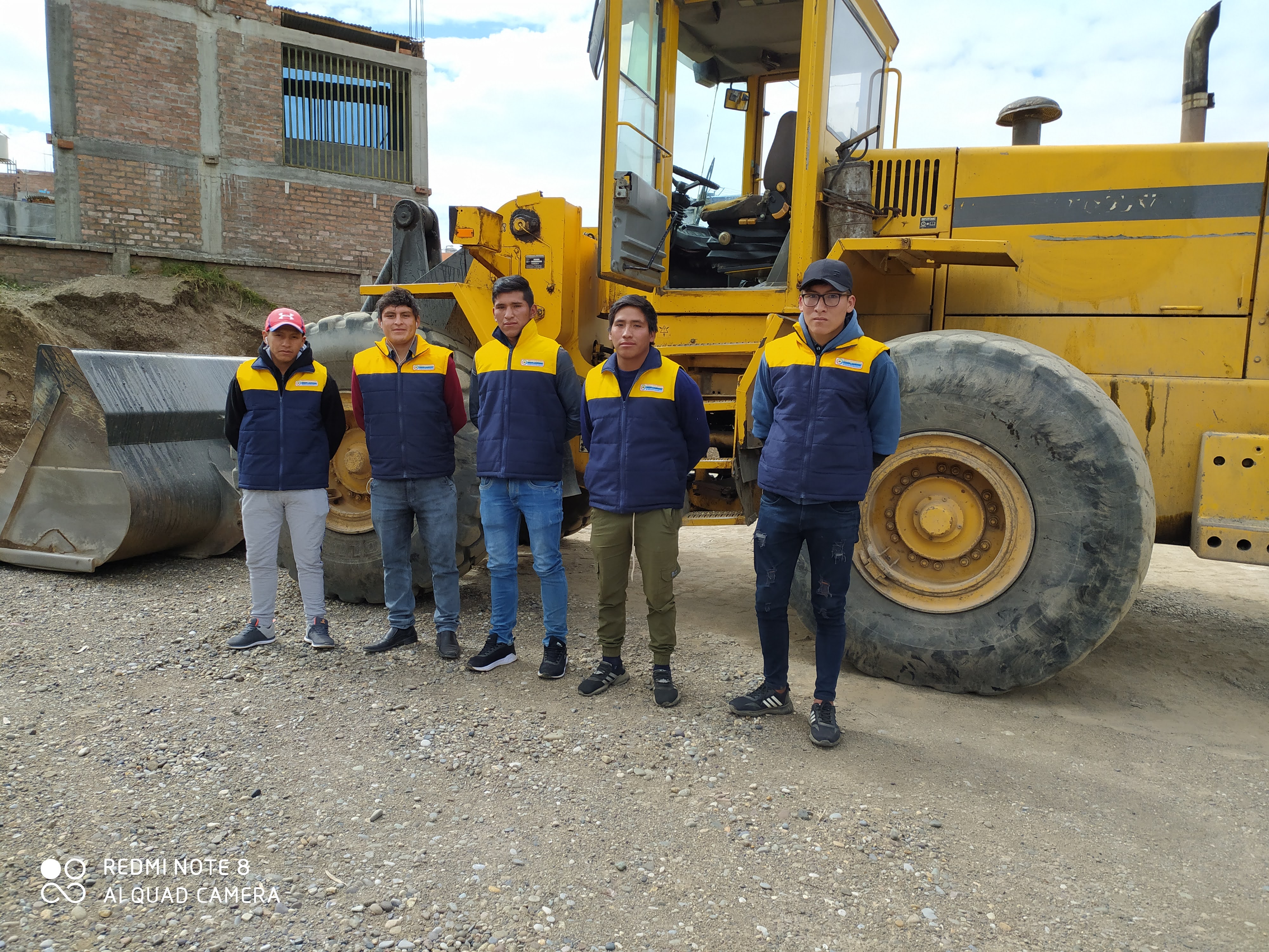 Alumnos y maquinaria de la escuela, fotografía 2