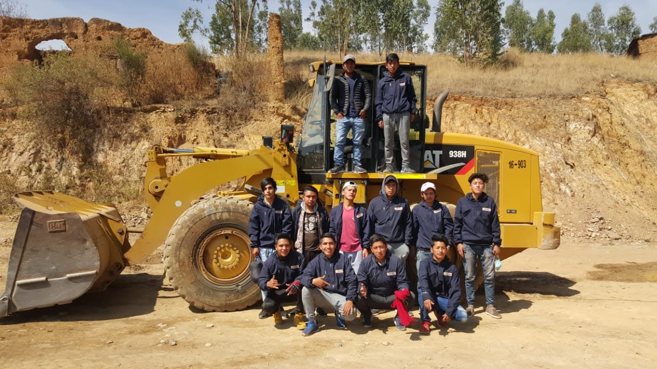 Alumnos y maquinaria de la escuela, fotografía 4